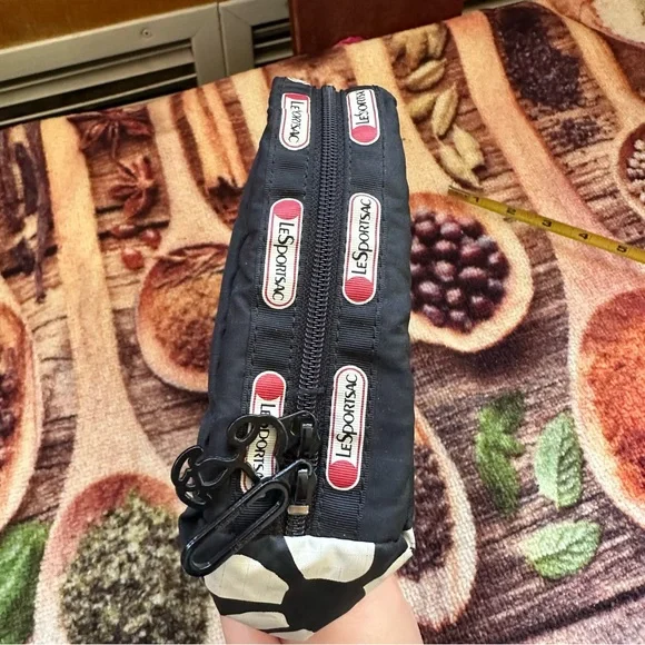 Lesportsac x Peanuts Snoopy Daisy XL Rectangular Cosmetic Bag - Picture 5 of 13